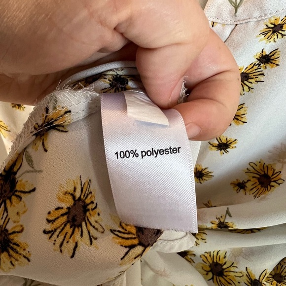 Maurices Sheer Blouse with Sunflower Pattern & Flutter Sleeves Women’s XL - Picture 5 of 8